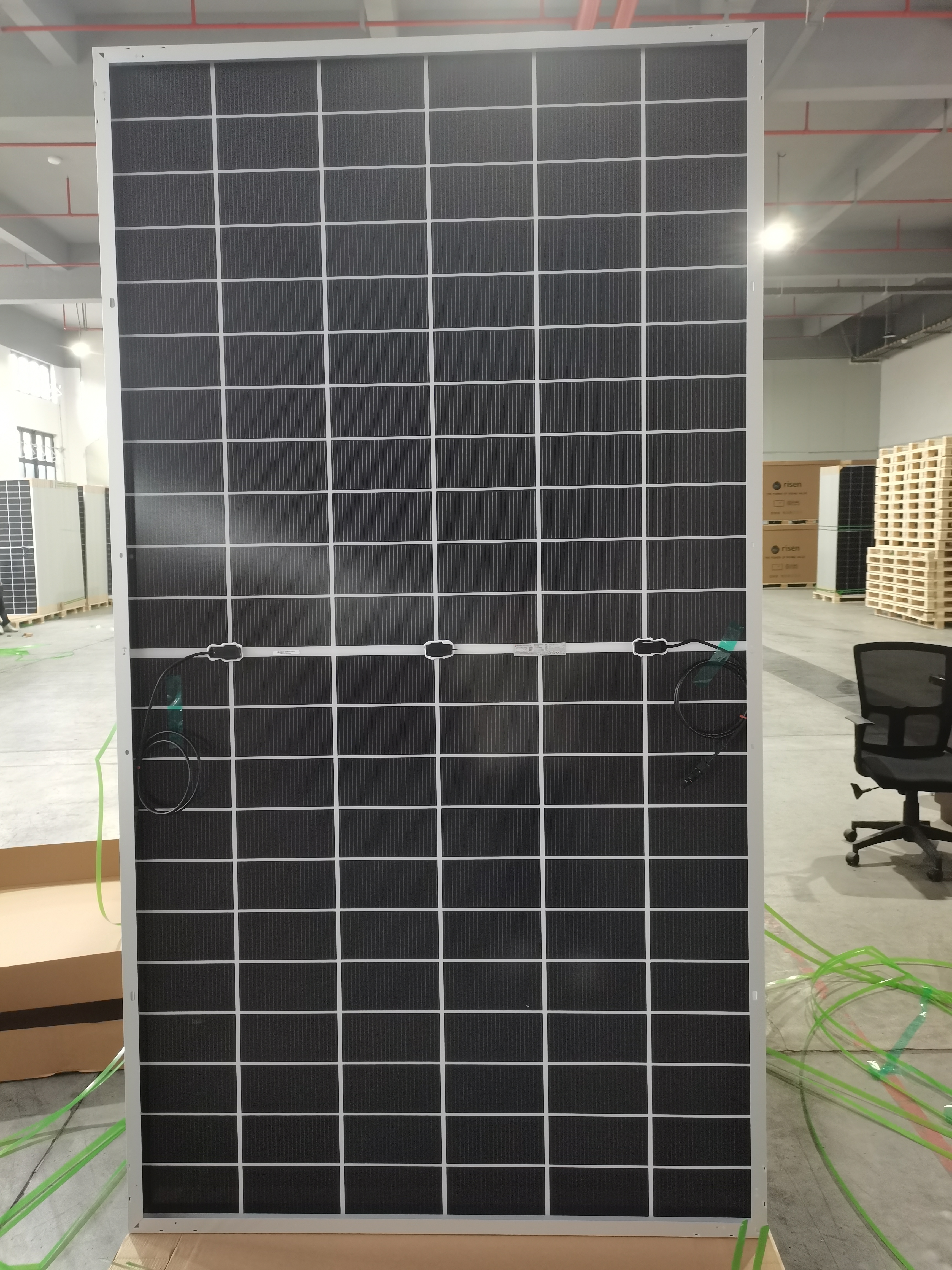 Hochleistungs- und Effizienz-N-Typ-HJT-700-W-Solarpanel-Solarplatte